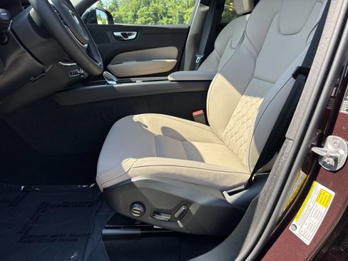 New 2026 Volvo XC60 B5 Core w/ Protection Package Premier image 17