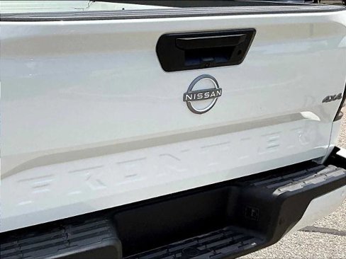 Certified 2025 Nissan Frontier SV image 27