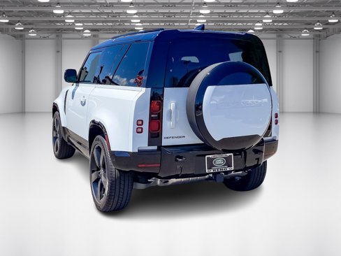 New 2024 Land Rover Defender 90 X-Dynamic SE image 3