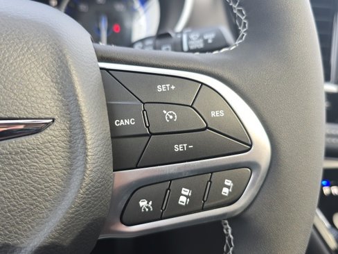 New 2025 Chrysler Pacifica Select w/ Uconnect Theater Family Group image 18