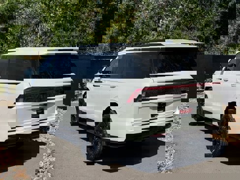 New 2025 Lincoln Navigator L Reserve image 3