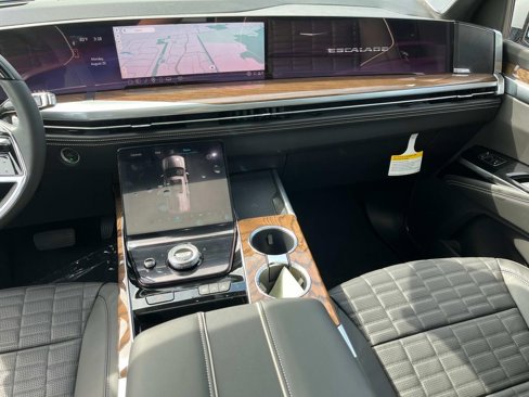 New 2025 Cadillac Escalade Sport Platinum w/ LPO, ONYX Package image 14