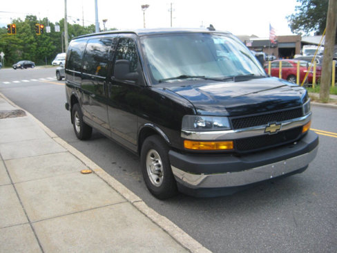 Used 2018 Chevrolet Express 2500 w/ Driver Convenience Package image 2