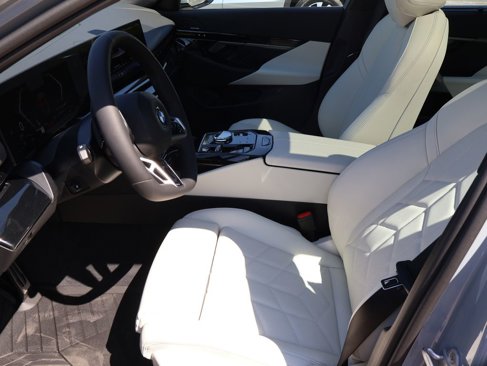 New 2026 BMW 530i xDrive w/ Executive Package image 43