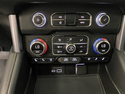 Used 2021 GMC Yukon SLT w/ SLT Premium Package image 30