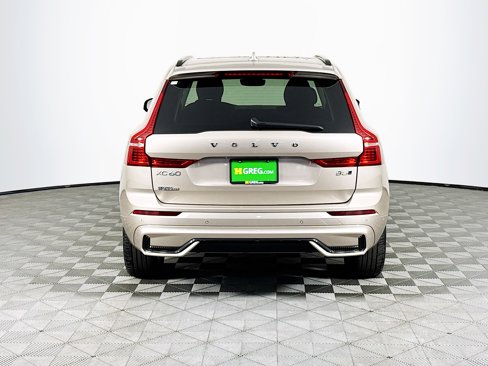 Used 2025 Volvo XC60 B5 Plus image 8