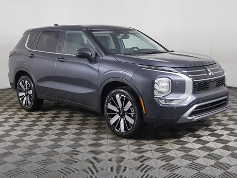 New 2025 Mitsubishi Outlander SE image 2