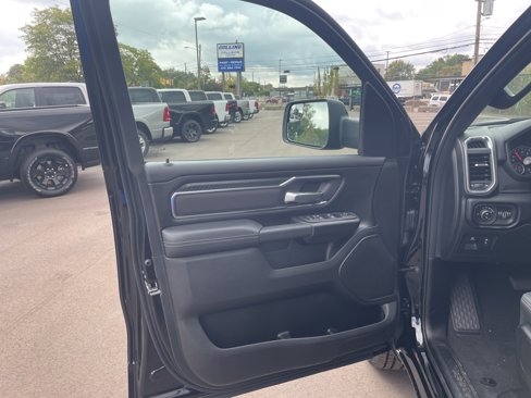 New 2026 RAM 1500 4x4 Crew Cab image 11