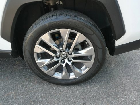 Used 2019 Toyota RAV4 XLE Premium image 35