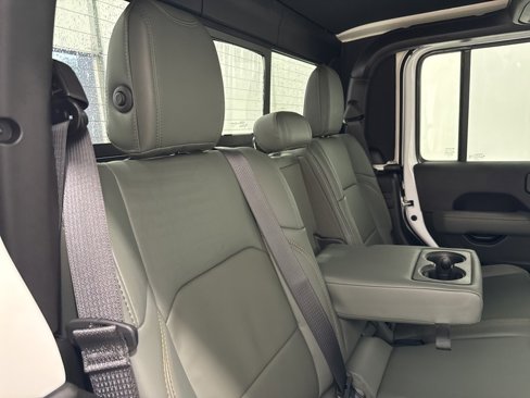 New 2025 Jeep Gladiator Mojave image 12
