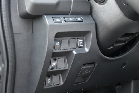 Used 2024 Nissan Frontier SV image 18