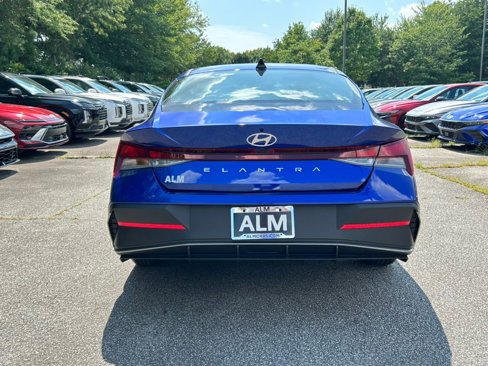 Used 2025 Hyundai Elantra SE image 6