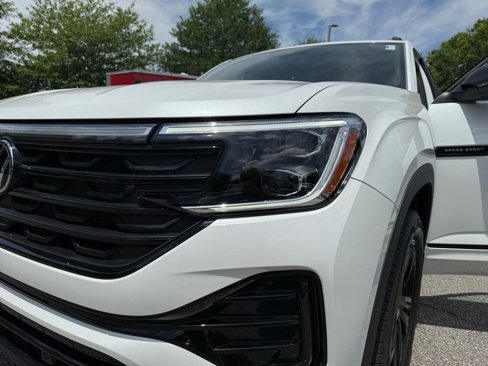 Certified 2025 Volkswagen Atlas Cross Sport SEL R-Line image 30