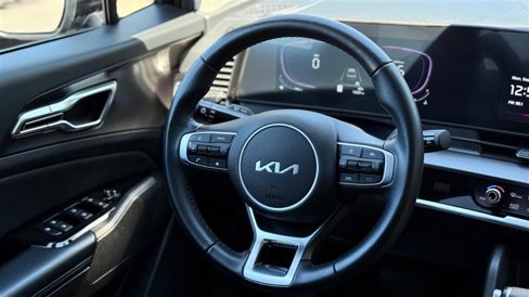 Used 2024 Kia Sportage EX image 18