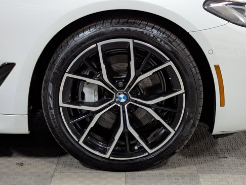 Used 2022 BMW 540i xDrive w/ M Sport Package image 7