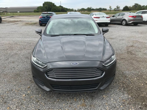 Used 2015 Ford Fusion SE image 2