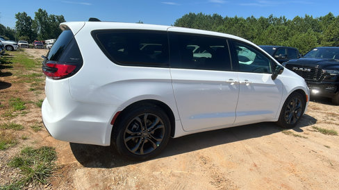 New 2026 Chrysler Pacifica Select image 8