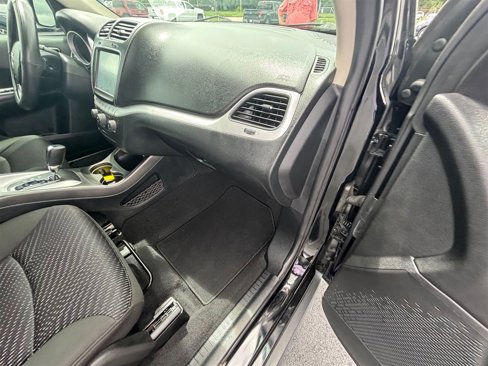 Used 2019 Dodge Journey SE image 24