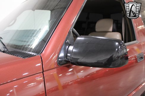 Used 1998 Chevrolet Tahoe 4WD 2-Door w/ Preferred Equipment Group 2 image 15