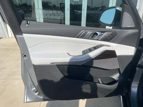 New 2026 BMW X5 xDrive50e w/ Climate Comfort Package image 11