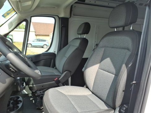 Used 2025 RAM ProMaster 2500 w/ Convenience Group image 14