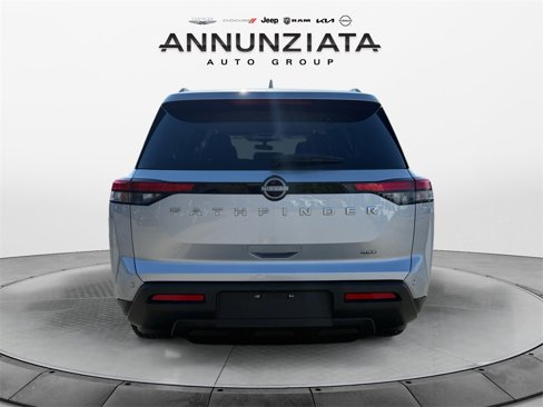 Used 2025 Nissan Pathfinder SV image 4