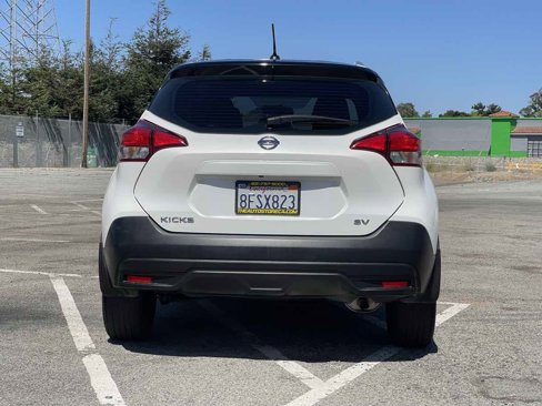 Used 2018 Nissan Kicks SV image 4