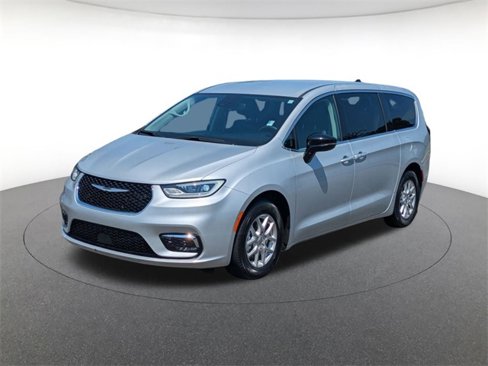 Used 2024 Chrysler Pacifica Touring-L image 7