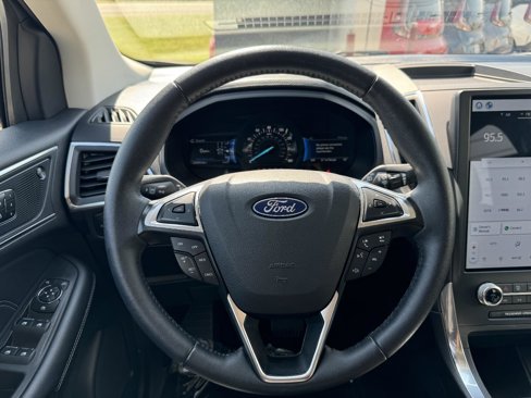 Used 2024 Ford Edge Titanium image 20