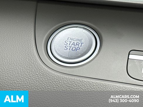 Certified 2025 Hyundai Elantra SEL image 39