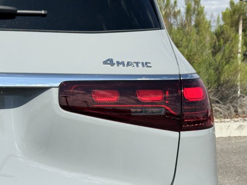 New 2026 Mercedes-Benz GLS 580 4MATIC image 13