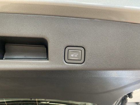 New 2026 Chevrolet Traverse LT w/ Driver Confidence Package image 8