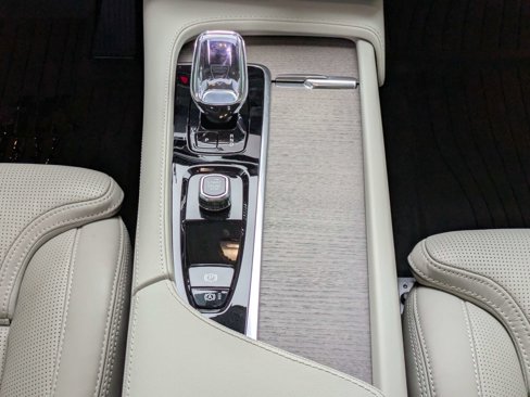 Used 2023 Volvo XC90 B6 Ultimate w/ Protection Package Premier image 19