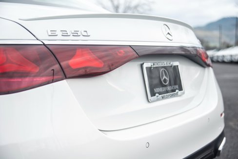 Used 2025 Mercedes-Benz E 350 4MATIC Sedan image 15