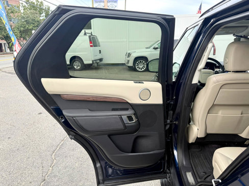 Used 2020 Land Rover Discovery HSE image 19