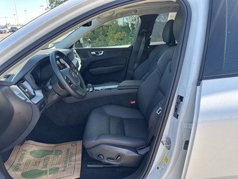 Certified 2025 Volvo XC60 B5 Plus image 19