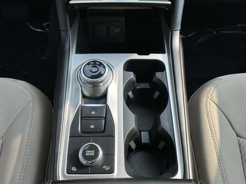 Used 2022 Ford Explorer XLT image 15
