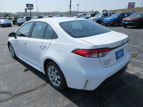 Used 2023 Toyota Corolla LE image 3