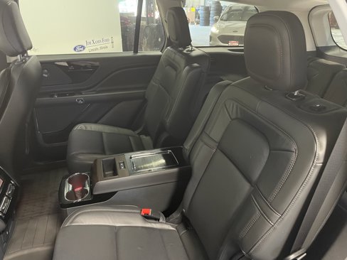 Used 2025 Lincoln Aviator Reserve w/ Jet Appearance Package image 23
