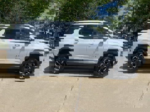 New 2026 Chevrolet Equinox ACTIV w/ Safety and Technology Package image 2