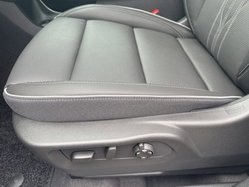 New 2025 Buick Envision Avenir image 13