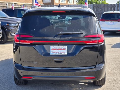 New 2026 Chrysler Pacifica Select image 12