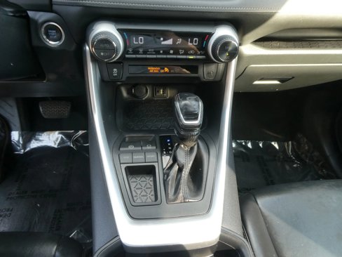 Used 2019 Toyota RAV4 XLE Premium image 24