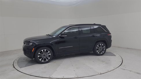 New 2025 Jeep Grand Cherokee Overland w/ Luxury Tech Group IV image 8