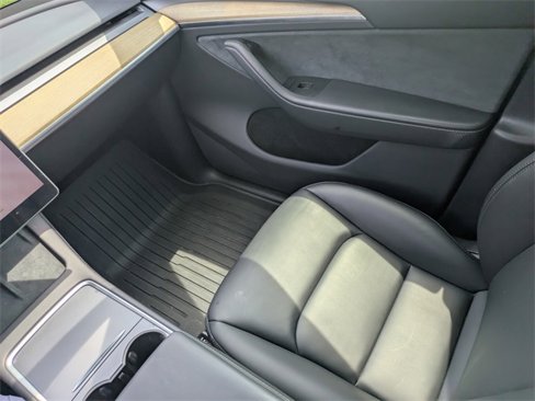 Used 2024 Tesla Model Y Long Range image 21