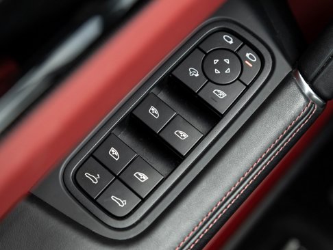 Certified 2022 Porsche Cayenne image 19