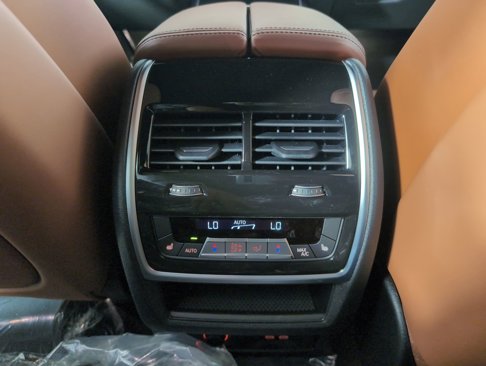 New 2026 BMW X7 M60i image 23