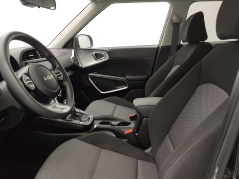 Used 2023 Kia Soul LX w/ LX Technology Package image 17