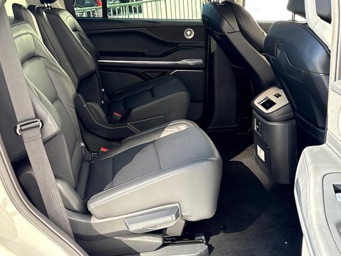 New 2025 Lincoln Navigator Reserve image 13