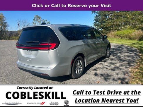 New 2026 Chrysler Pacifica Select image 4